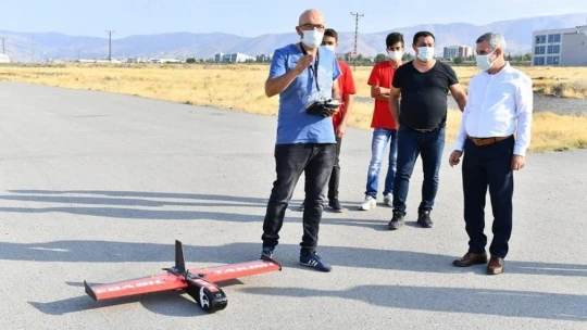 Yeşilyurt Belediyesi, Türkiye birincisi olan Ebabil takımına sponsor oldu