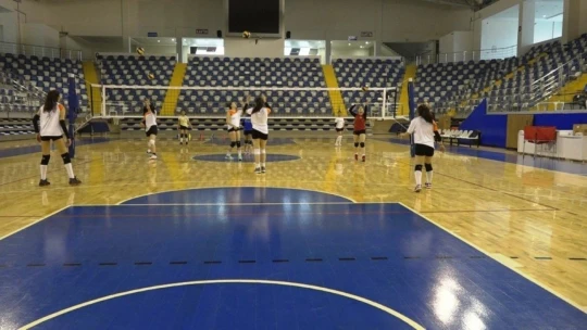 Yeşilyurt Belediyespor kadın voleybol takımı bölgesel lige odaklandı