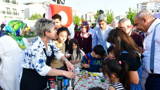Yeşilyurt'daki sanat şenliği renkli ve coşku dolu anlara sahne oldu