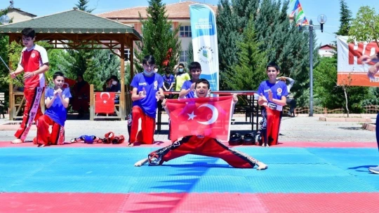 Yeşilyurt'ta 19 Mayıs özel bir programla kutladı