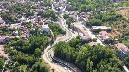 Yeşilyurt'ta 200 dekar arazi taşkınlardan korundu