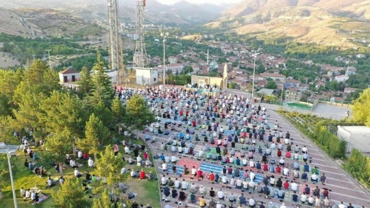 Yeşilyurt'ta da bayram namazı heyecanı yaşandı