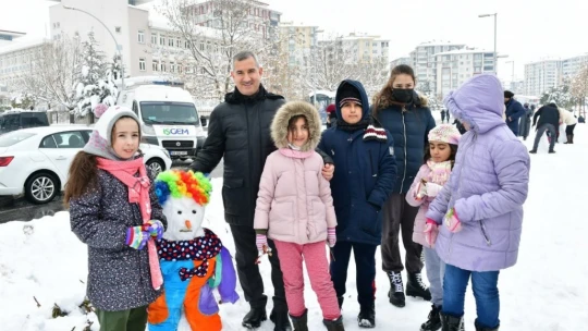 Yeşilyurt'ta düzenlenen '1.kartopu ve kardan adamlar şenlikleri' renkli anlara sahne oldu