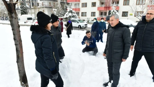 Yeşilyurt'ta düzenlenen '1.kartopu ve kardan adamlar şenlikleri' renkli anlara sahne oldu