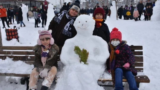 Yeşilyurt'ta düzenlenen '1.kartopu ve kardan adamlar şenlikleri' renkli anlara sahne oldu