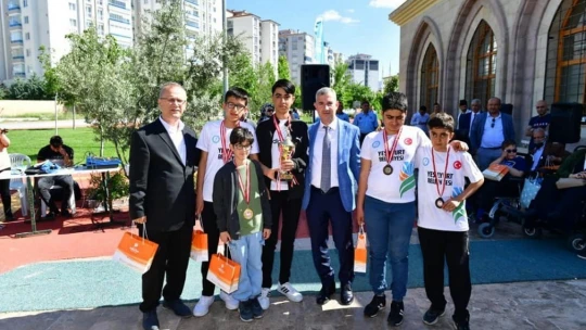 Yeşilyurt'ta Engelliler Haftası'nda renkli görüntü