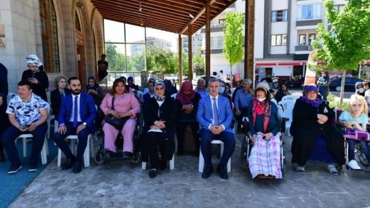 Yeşilyurt'ta Engelliler Haftası'nda renkli görüntü