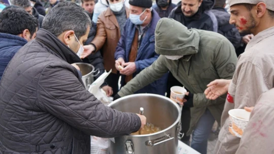 Yeşilyurt'ta hoşaf ve arpa ekmek dağıtıldı