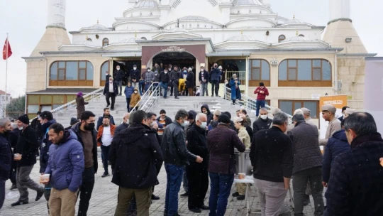 Yeşilyurt'ta hoşaf ve arpa ekmek dağıtıldı