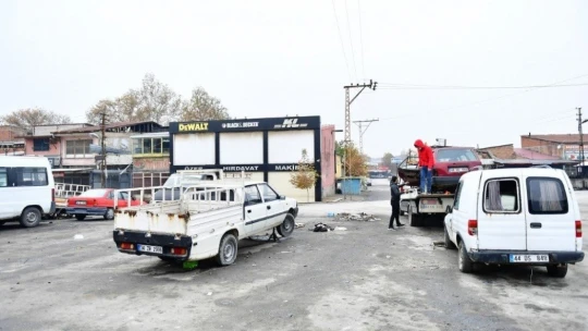 Yeşilyurt'ta hurda araç operasyonu