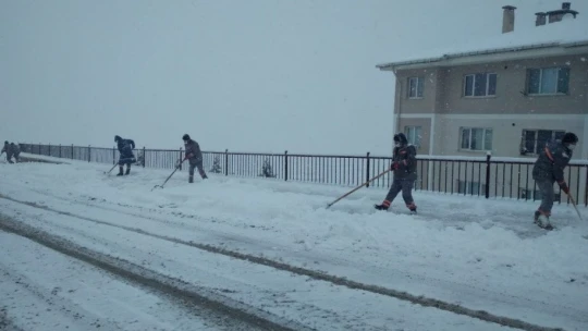 Yeşilyurt'ta kar temizleme çalışmaları sürüyor