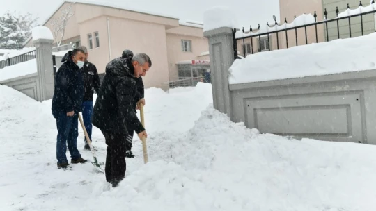 Yeşilyurt'ta karla mücadele seferberliği