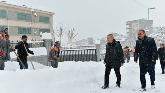 Yeşilyurt'ta karla mücadele seferberliği