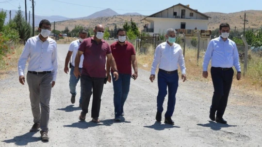 Yeşilyurt'ta kırsal bölgelerin yolları akıcı hale getiriliyor