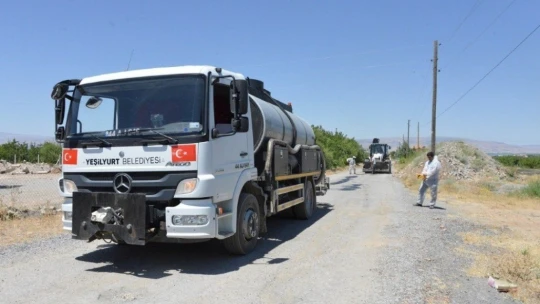 Yeşilyurt'ta kırsal bölgelerin yolları akıcı hale getiriliyor