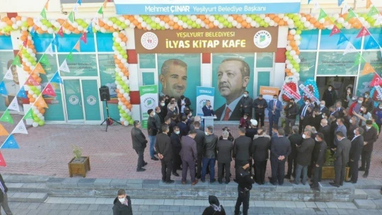 Yeşilyurt'ta kitapseverler için kitap kafe