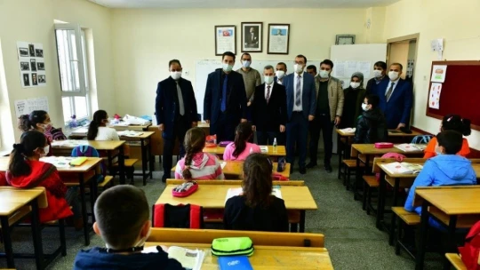 Yeşilyurt'ta köy okullarında yüz yüze eğitim başladı