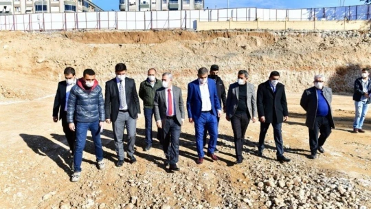 Yeşilyurt'ta millet bahçesi inşaat alanında kazı çalışmaları tamamlandı