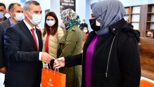 Yeşilyurt'ta öğrencilere deneme seti hediyesi