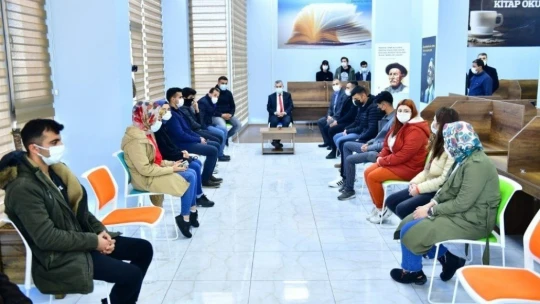 Yeşilyurt'ta öğrencilere deneme seti hediyesi