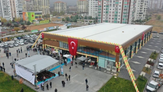 Yeşilyurt'ta pazar yeri dualarla hizmete açıldı