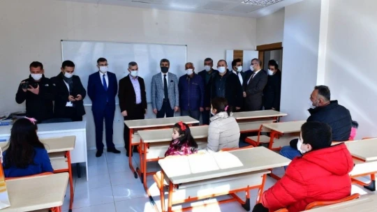 Yeşilyurt'ta tabletler törenle hediye edildi