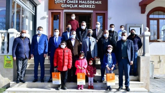 Yeşilyurt'ta tabletler törenle hediye edildi