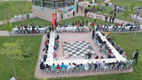 Yesilyurt'ta yetim ve öksüz çocuklar unutulmadı