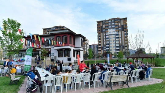 Yesilyurt'ta yetim ve öksüz çocuklar unutulmadı