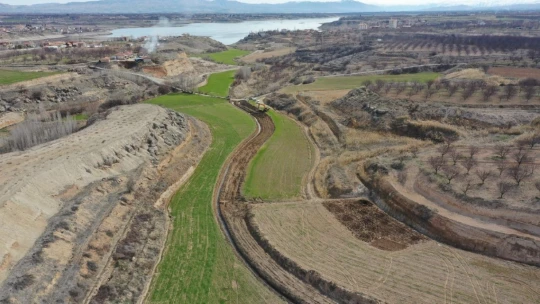 Sütlüce mahallesinde 1,5 km. bağlantı yolu