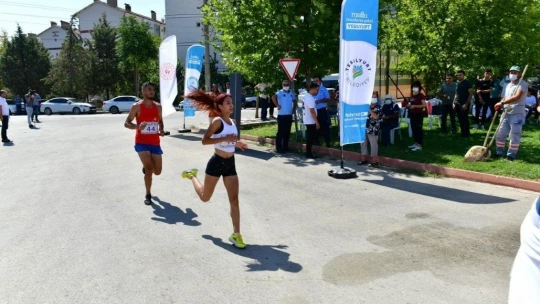 Yeşilyurt'ta zafer koşusu ilgi gördü