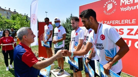 Yeşilyurt'ta zafer koşusu ilgi gördü