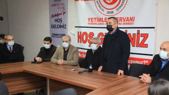 Yetim çocuklara tablet hediyesi