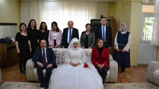 Yetiştirme yurdunda büyüyen gençler dünya evinde girdi