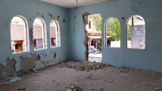 Yıkımı durdurulan caminin akıbeti merak konusu oldu