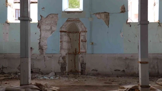 Yıkımı durdurulan caminin akıbeti merak konusu oldu