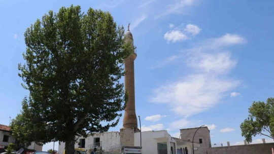 Yıkımı durdurulan caminin akıbeti merak konusu oldu