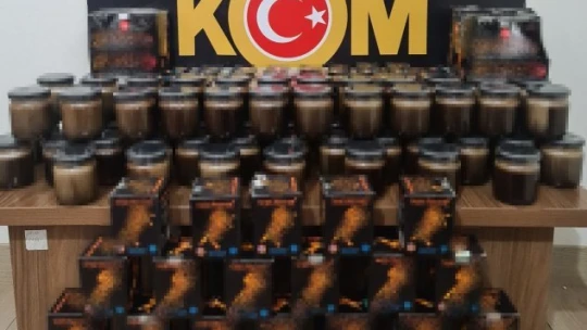 Yolcu otobüsünde esrar ile cinsel içerikli ürün ele geçirildi