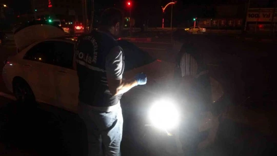 Yolun karşısına geçmek isterken canından oldu