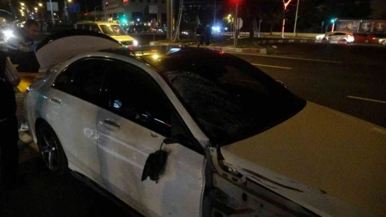 Yolun karşısına geçmek isterken canından oldu