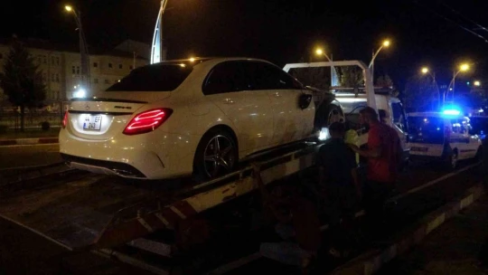 Yolun karşısına geçmek isterken canından oldu