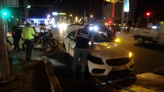 Yolun karşısına geçmek isterken canından oldu