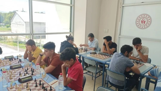 Zafer Bayramı madalyası için kafa yordular