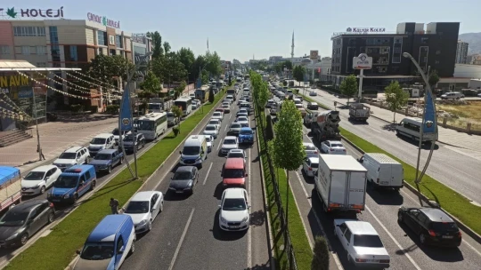Zincirleme trafik kazasında 12 kişi yaralandı