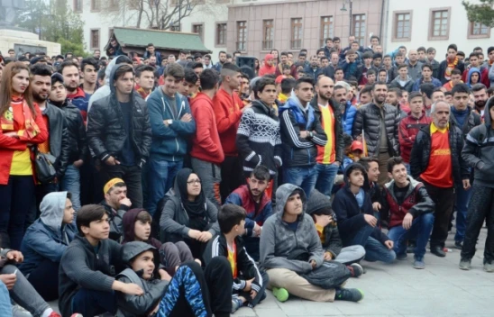 Yenilgiye rağmen coşku! Ümraniye maçını dev ekranda izlediler