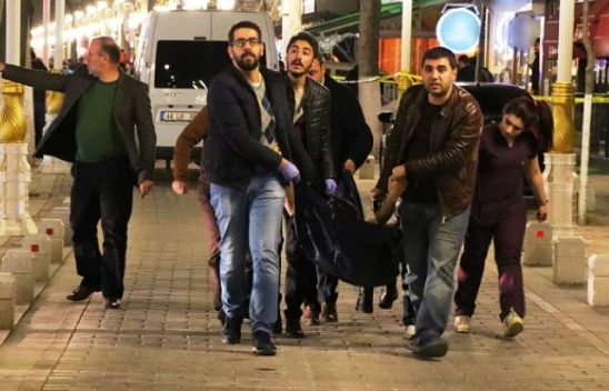 Kafede silahlı çatışma: 2 ölü, 9 yaralı