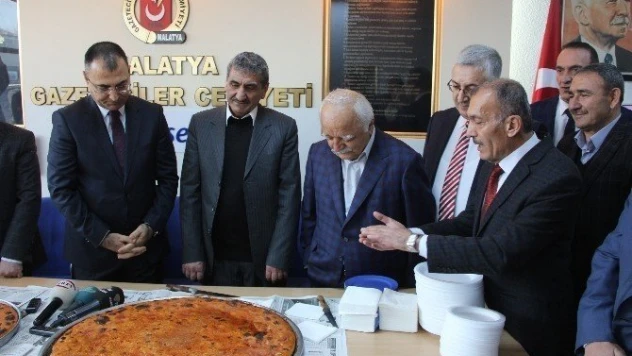 Vali Toprak Malatya Gazeteciler Cemiyetini ziyaret etti