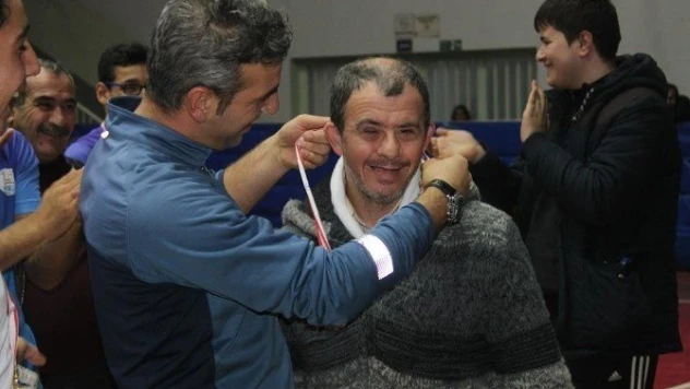 Malatyasporlu Cemil'e de madalya taktılar