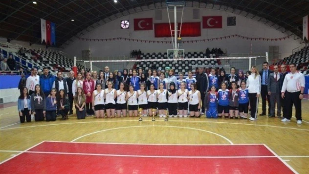 Okullar Arası Genç Kızlar Voleybol Müsabakaları sona erdi