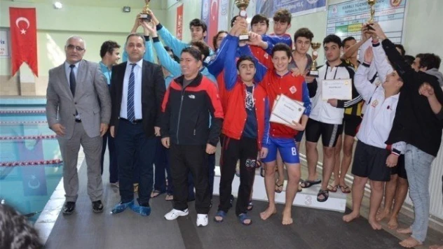 Okullar arası yüzme müsabakaları sona erdi